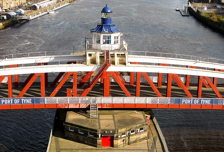 Newcastle upon Tyne: swingbridge