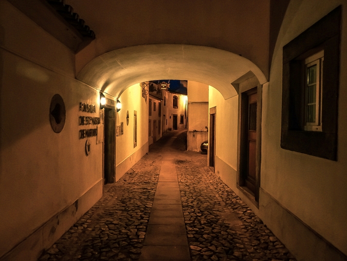 MARVAO - Pousada-entrance by night