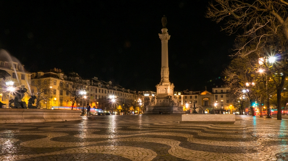 LISSABON - Central square  "Praa D.Pedro IV" by night